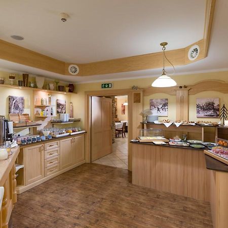 Hotel Koessler Тукс Екстериор снимка
