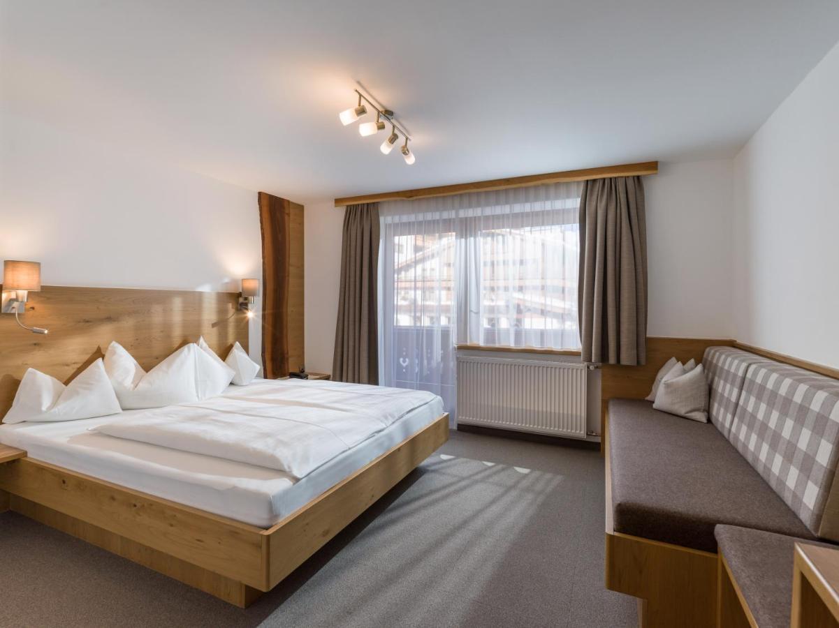 Hotel Koessler Тукс Екстериор снимка