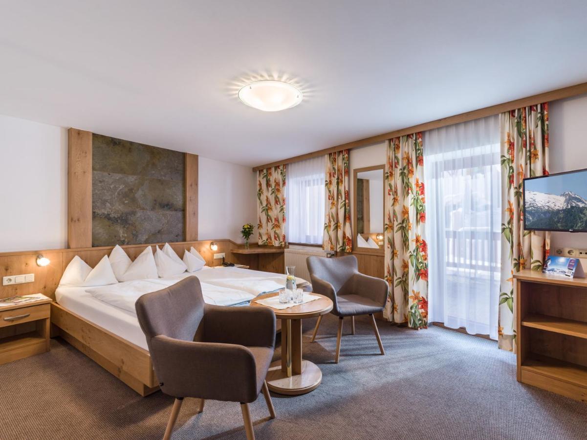 Hotel Koessler Тукс Екстериор снимка