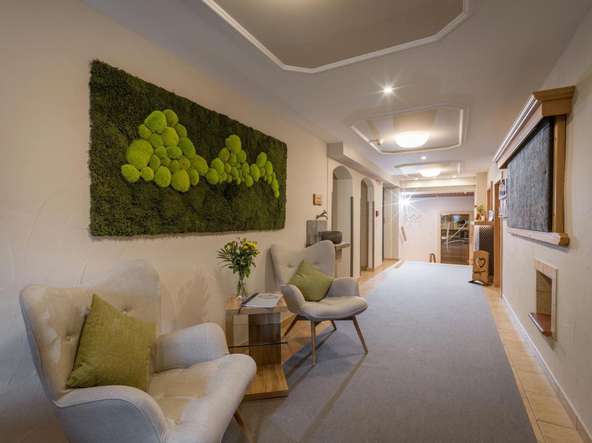 Hotel Koessler Тукс Екстериор снимка