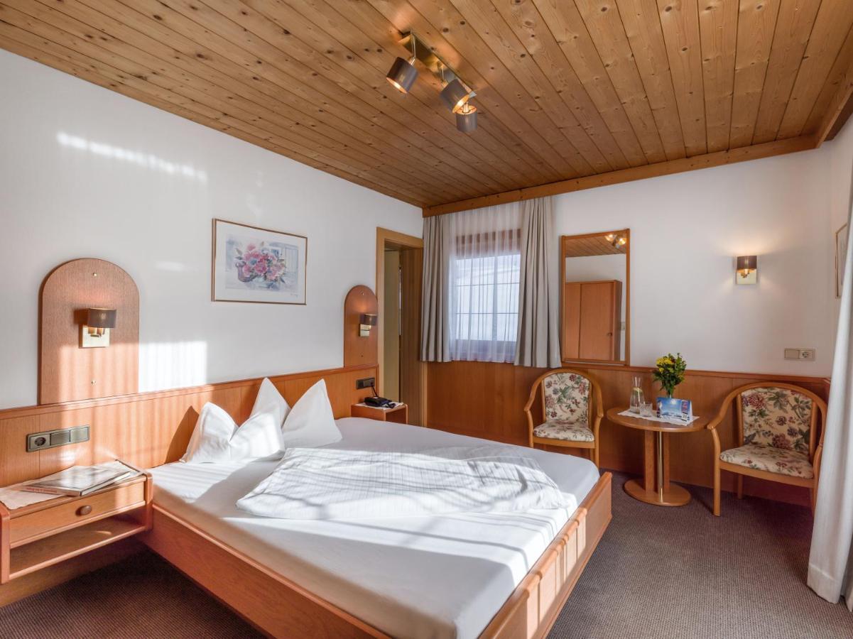 Hotel Koessler Тукс Екстериор снимка