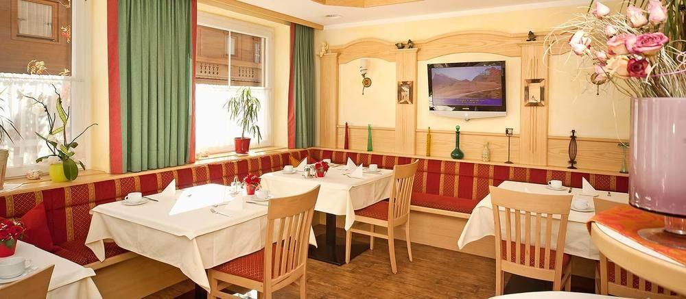 Hotel Koessler Тукс Екстериор снимка