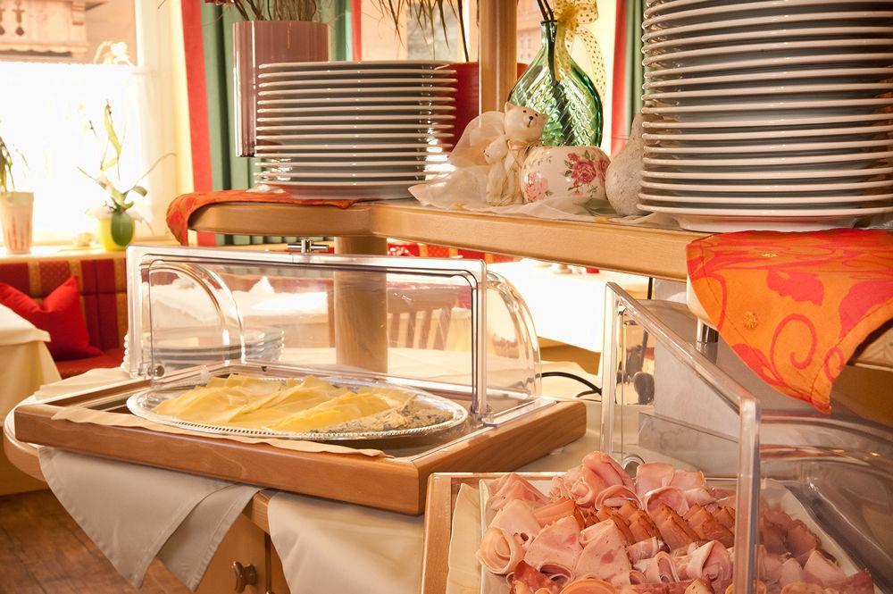 Hotel Koessler Тукс Екстериор снимка