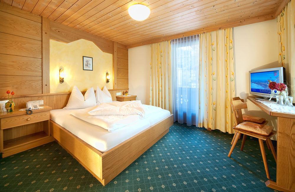 Hotel Koessler Тукс Екстериор снимка