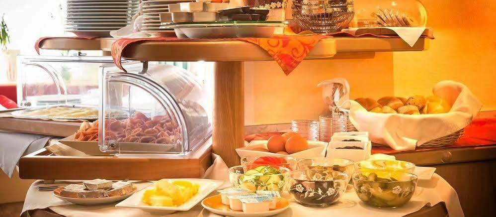 Hotel Koessler Тукс Екстериор снимка